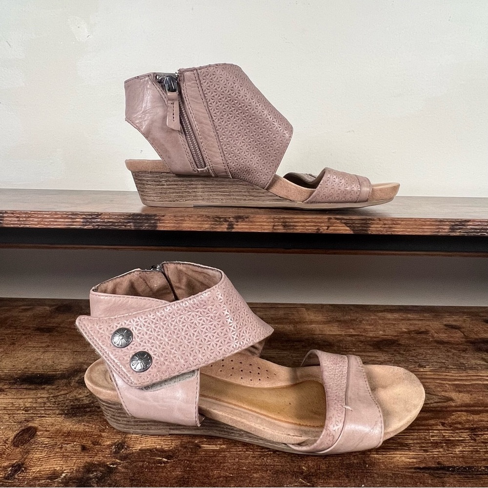 Rockport Cobb Hill taupe Leather Thick Hook & Loop Strap wedge heel womens 10